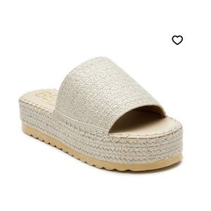 Super comfortable Beach by Matisse sandals size 9🌸